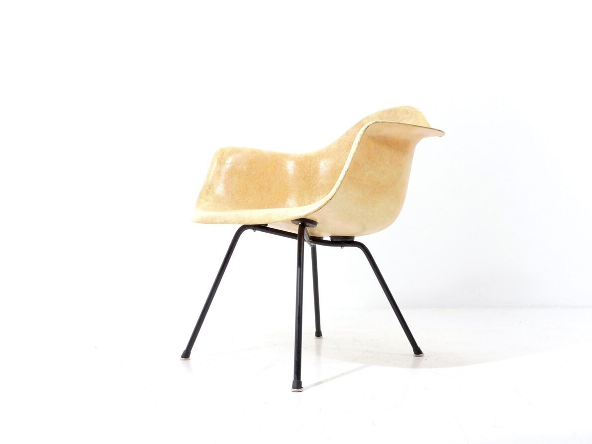 Artikelbild Fiberglass Armchair - Ray und Charles Eames