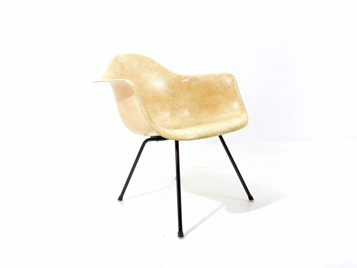 Artikelbild Fiberglass Armchair - Ray und Charles Eames