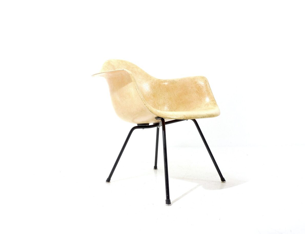 Artikelbild Fiberglass Armchair - Ray und Charles Eames