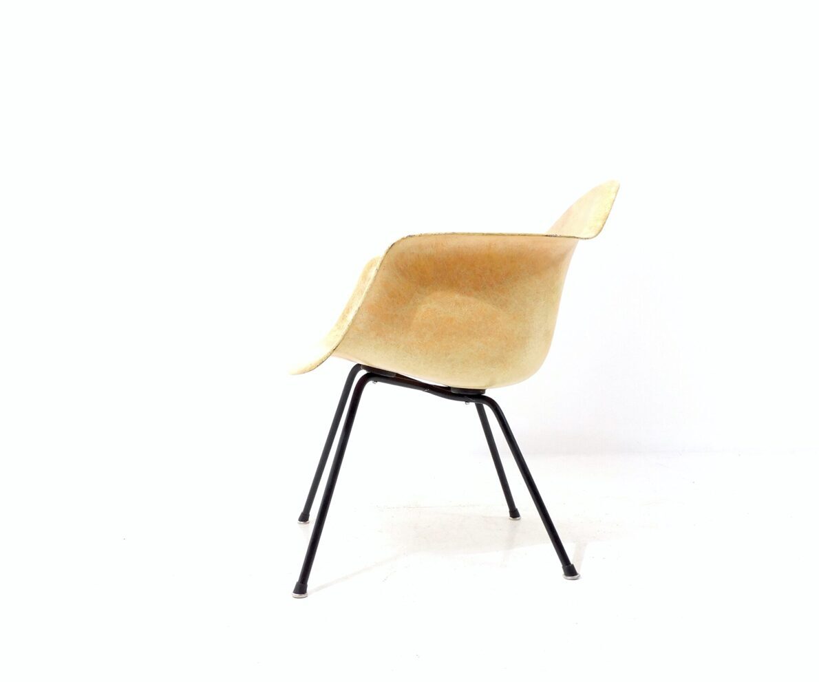 Artikelbild Fiberglass Armchair - Ray und Charles Eames